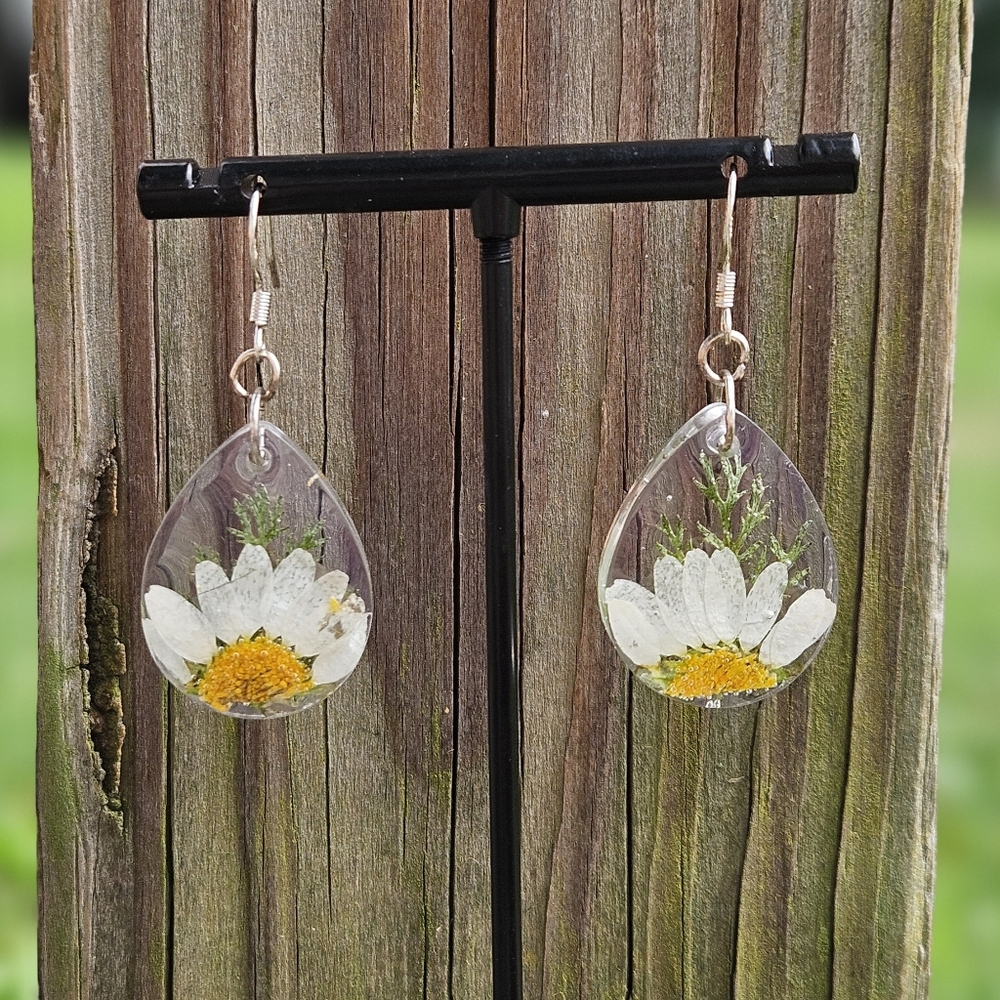 Beautiful Daisy Flower Handmade Earrings